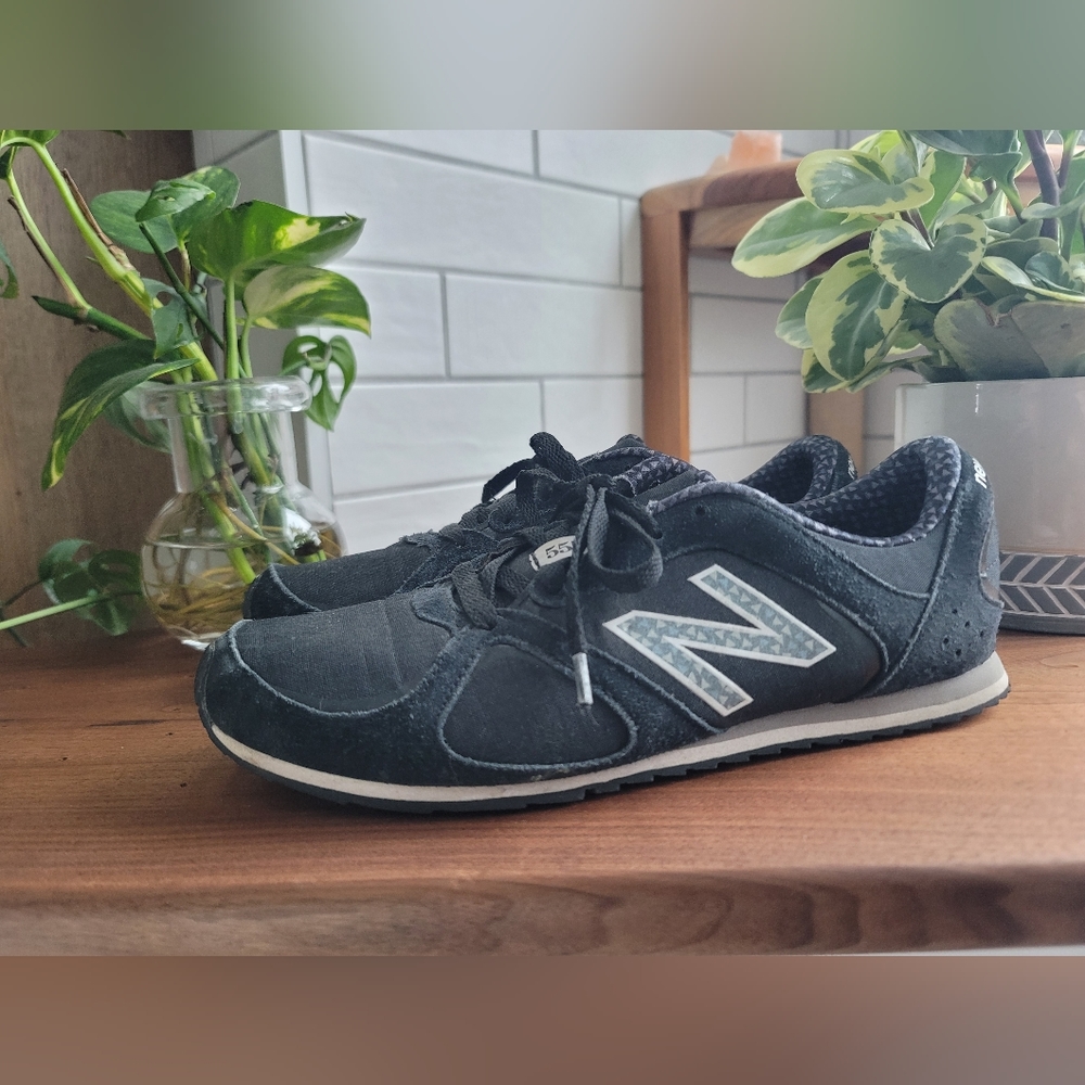 New Balance 555 Black Size 9